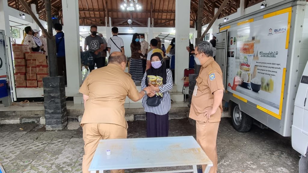Gandeng Bulog Bandung, Disdagin Kota Bandung Gelar Operasi Pasar di Gedebage