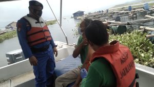 Permudah Masyarakat, Satpolair Polres Purwakarta Gelar Vaksinsi di Tengah Waduk Jatiluhur