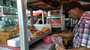 Pedagang Gorengan di Bogor Menjerit Harga Minyak Goreng Kembali Mahal