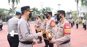 Berikan Penghargaan Vaksinasi, Kapolresta Bandung : Semua Personil Harus Punya Mental Petarung