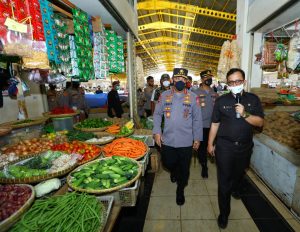 Sidak Minyak Goreng Bersama Kapolresta Bandung di Soreang, Kapolri Pastikan Stok Migor Aman