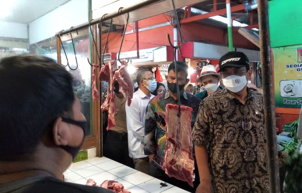 Turun ke Pasar, Ketua  DPRD Berharap Harga Bahan Pokok Bisa Dikendalikan