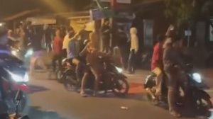Sekelompok Pemuda Perang Sarung Pakai Celurit di Bogor, Videonya Viral di Medsos