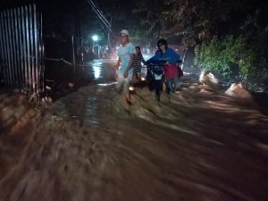 Air sungai Meluap, Warga Desa Cibogogirang Purwakarta Kebanjiran