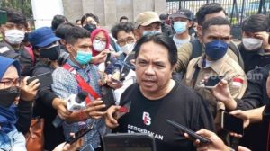 Ade Armando Bonyok Dihajar Massa, Kabid Humas Polda Metro: Kami Belum Tahu Persoalannya Apa
