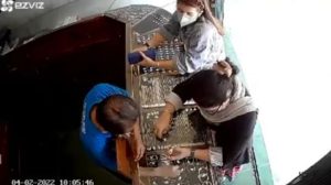 Terekam CCTV, Aksi Emak-emak Mencuri di Toko Emas di Bandung Barat Viral