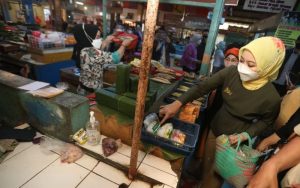 Patut Dicoba, Cara Atalia Praratya Belanja di Pasar Tradisional Melalui Live Shopping