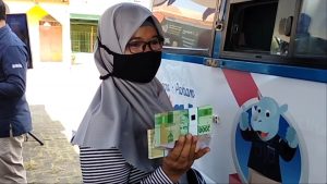 Hari Pertama Penukaran Uang, Masyarakat Dibatasi hanya 100 Orang Per Hari