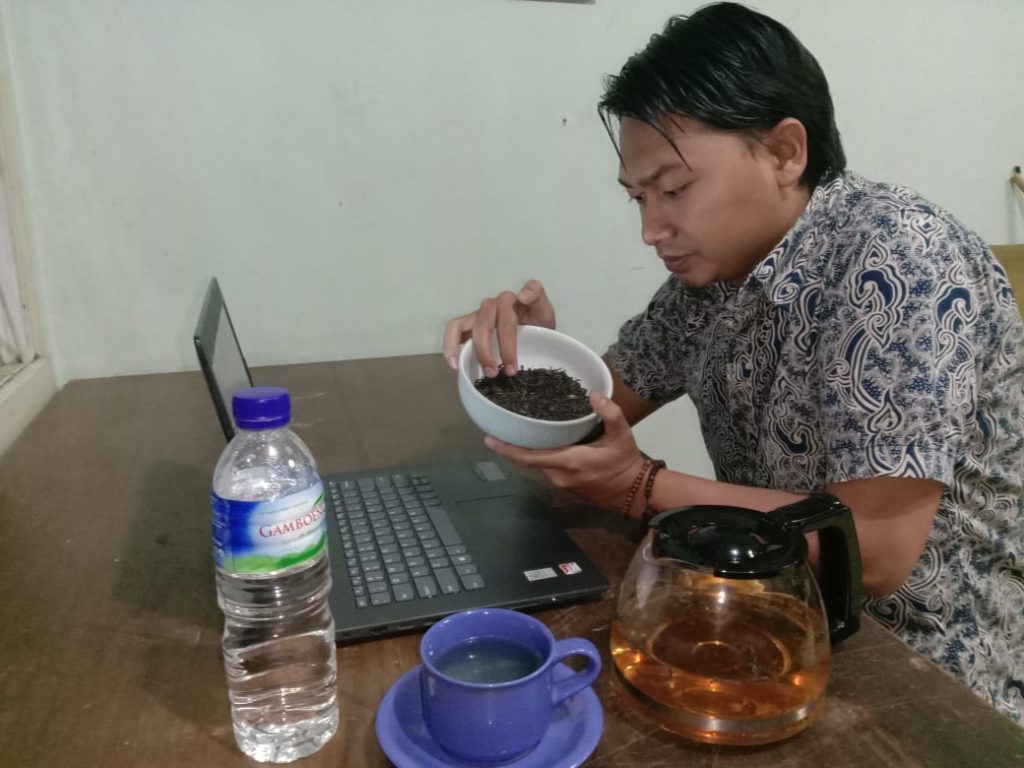 Peneliti Ini Ungkap Manfaat Minum Teh Hangat Saat Sahur dan Buka Puasa