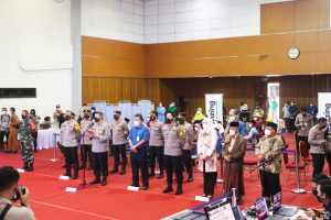 Komjen Pol Rycko Amelza Dahniel Tinjau Vaksinasi Serentak di Purwakarta