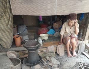 Miris, Nenek Tunawicara di Purwakarta Tinggali Rumah Tak Layak Huni
