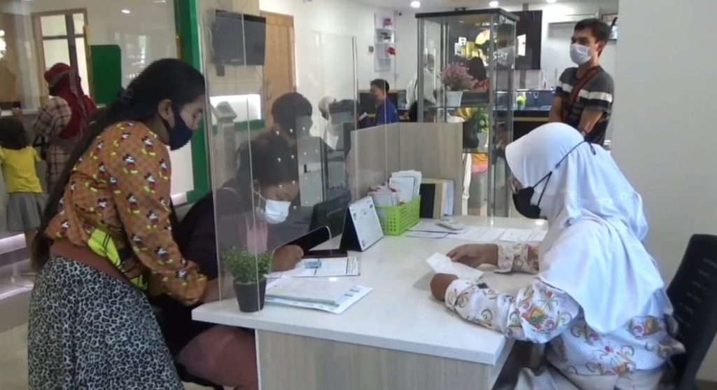 Jelang Lebaran, Warga Purwakarta Mulai Serbu Pegadaian