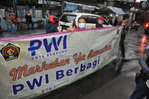 PWI Kota Bandung, Gelar Tradisi Berbagi Takjil Gratis Sejak Awal Hingga Akhir Ramadhan
