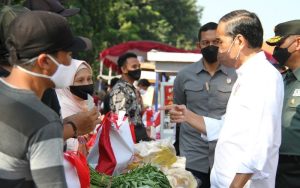 Beri Bantuan Tambahan Modal, Presiden Jokowi: Jangan Digunakan Untuk Beli HP