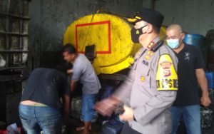 Pastikan Ketersediaan Minyak Goreng, Kapolres Purwakarta Datangi Distributor