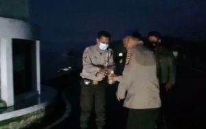 Satpolair Polres Purwakarta Beri Kejutan Kepada Penjaga Bendungan dan Masyarakat di Pesisir Waduk Jatiluhur