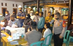 Vaksinasi Covid-19 Setelah Sholat Tarawih di Purwakarta Terus Berlanjut