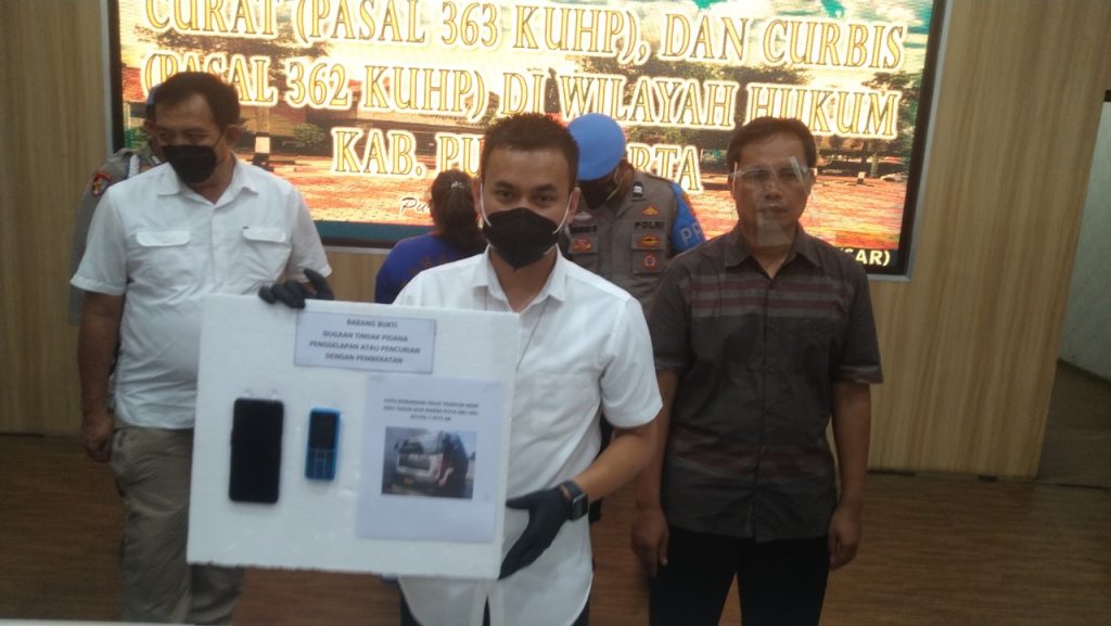 Mencuri di Tempat Kerja, Dua Orang Karyawan Perusahaan Swasta di Purwakarta Diringkus