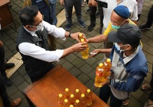 Ridwan Kamil, di Jabar Harga Minya Goreng Tetap Aman