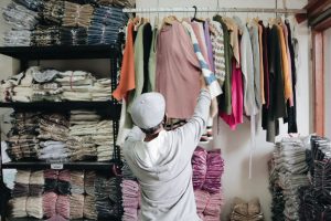 Terpuruk Karena Pandemi, Kampoeng Rajoet Binong Jati Gebrak Pasar Dengan Jualan Online