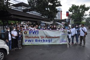 PWI Kota Bandung Kembali Bagikan 300 Paket Makanan Buka Puasa