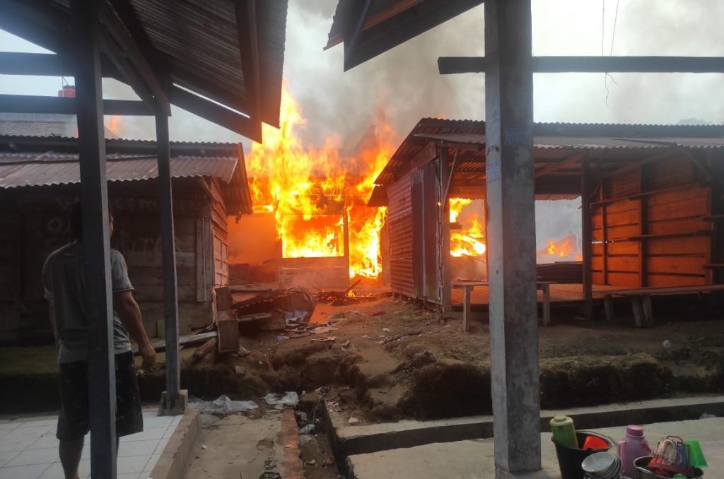 7 Unit Kios di Tapanuli Utara Hangus Terbakar