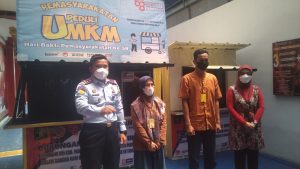 Lapas Kelas IIB Purwakarta Bersama BRI Bagikan Gerobak Bagi UMKM