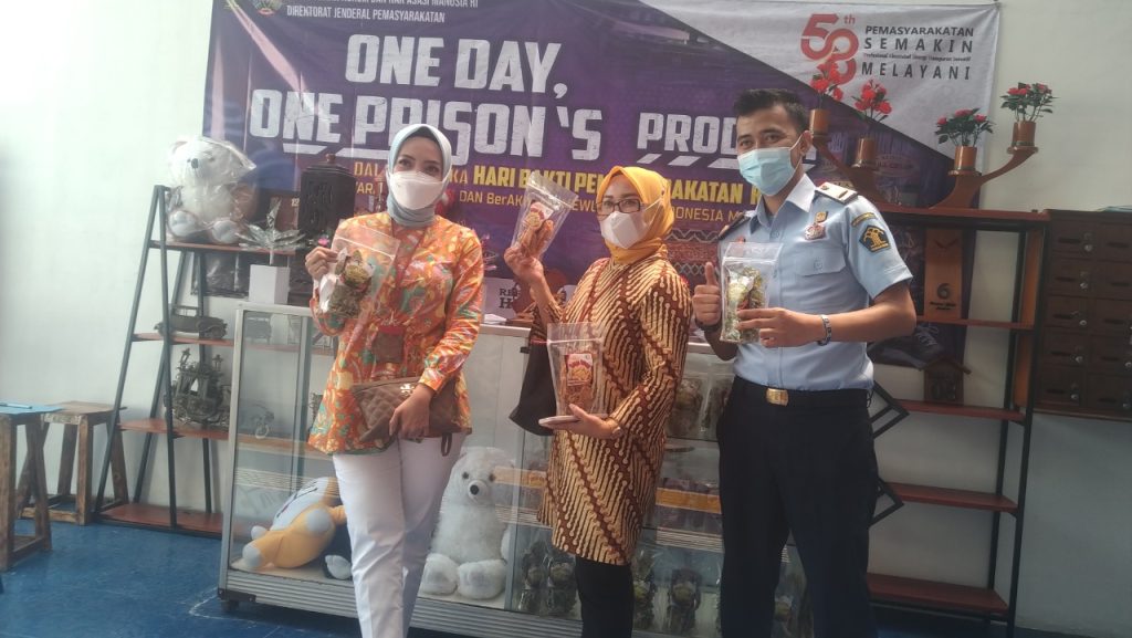 Aneka Karya Warga Binaan Lapas Purwakarta Dipasarkan ke Masyarakat