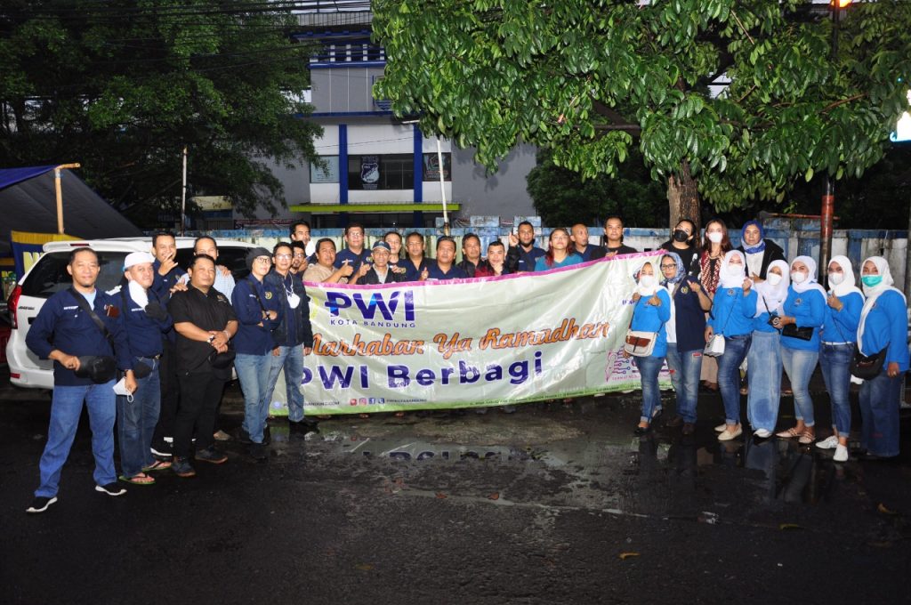 Tradisi Berbagi PWI Kota Bandung, Sedekah Menu Buka Puasa Kepada Masyarakat
