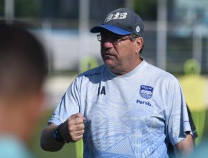 Diterpa Badai Cedera, Sejumlah Pemain Persib Masih Absen Latihan