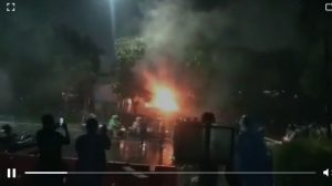 Sebuah Pos Polisi Dibakar Massa Tak Dikenal, Videonya Tersebar di Media Sosial