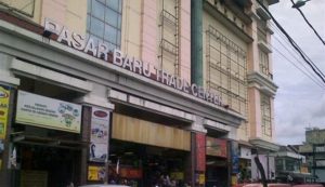 Pengunjung Padati Pasar Baru Bandung, Selama 2 Hari Tercatat 20 Ribu Pengunjung Beli Baju Baru