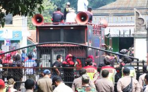 Polres Purwakarta Kawal Aksi Buruh dengan Humanis