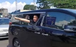 Pengendara Mobil Alphard Marahi Polisi di Simpang Panyusuhan Tasikmalaya, Kapolres Langsung Turun Tangan