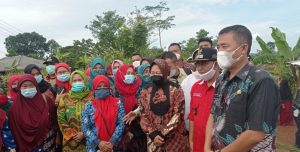 Mensos RI Tengok Devi Shinta Bocah Pengidap Meningokel di Kadupandak Cianjur