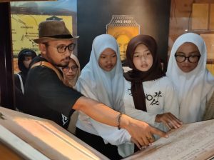 Rangkaian Hardiknas, Pelajar SMPN 2 Sukasari Dikenalkan Sejarah Purwakarta