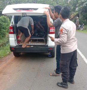 Truk Adu Banteng Dengan Honda Beat di Purwakarta, Satu Orang Tewas
