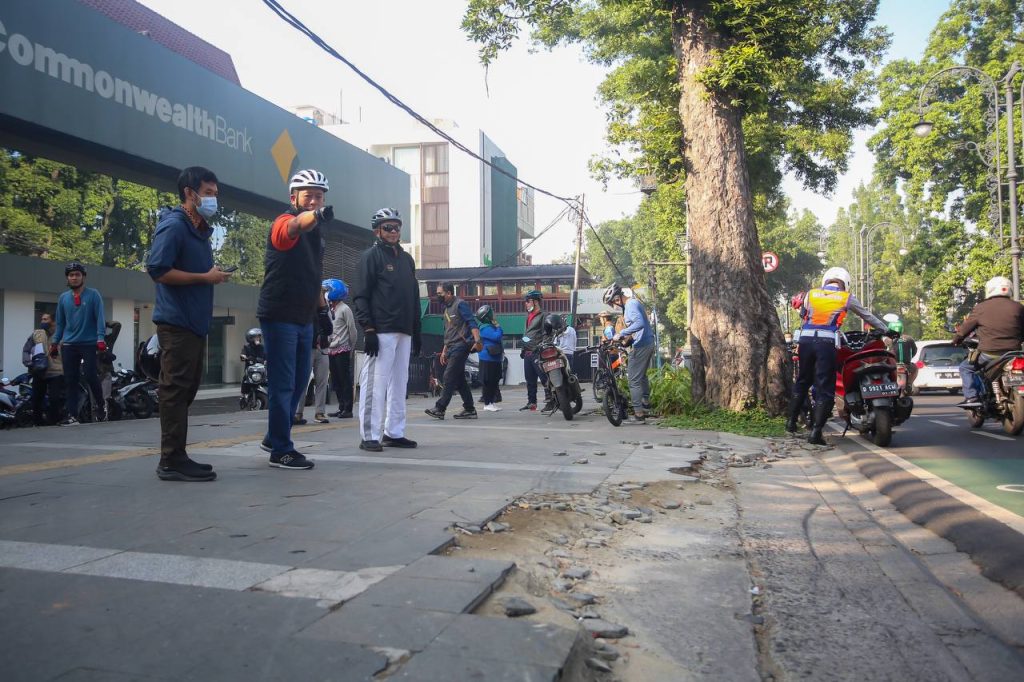 Kesal Masih Ada Kabel Ilegal, Ema: Segera Potong!