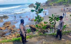 Masuki Hari Keenam, Pengunjung Objek Wisata Pantai Selatan Turun Drastis