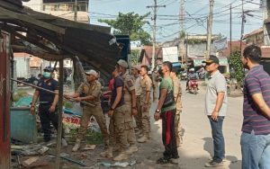 Bikin Kumuh, Sejumlah Kios di Jalan Stasiun Kota Rampah Serdang Bedagai Dibongkar