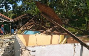 Sejumlah Rumah Rusak, Pergerakan Tanah Hantui Warga Sukaresmi Cianjur