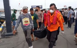 Kapal Bocor saat Cari Udang, Pasutri dan Balita Ditemukan Tewas di Laut Belawan Medan