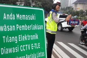 Polisi Mulai Terapkan Tilang Elektronik, Pelanggaran Bisa Ditindak Melalui Kamera Ponsel Petugas