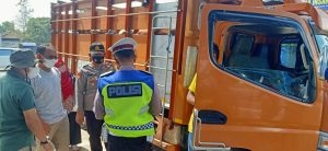 Polisi Hentikan Truk Pembawa Sapi Dari Magelang di Sukalarang Sukabumi, Ini Alasannya