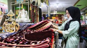 Toko Oleh-oleh Haji dan Umroh Kembali Menggeliat, Dampak Dibukanya Pemberangkatan Haji