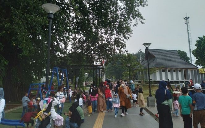 Libur Kenaikan Isa Almasih, Warga Padati Alun-alun Kota Bogor