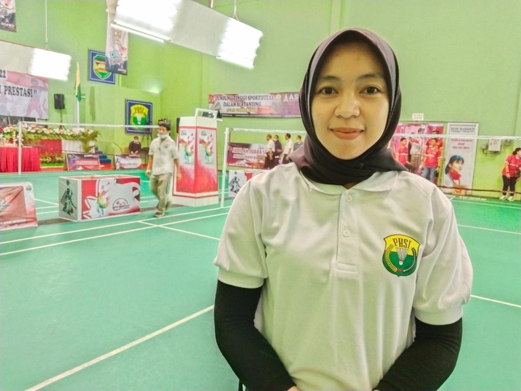 Ini Sosok Ati Rospitasari, Wasit Bulutangkis Berlisensi Provinsi asal Kabupaten Purwakarta