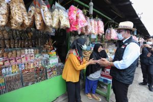Arus Mudik Bawa Berkah Bagi Pedagang Oleh-oleh di Nagreg