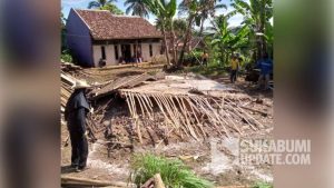 Kasihan! Rumahnya Ambruk, Satu Keluarga di Pabuaran Sukabumi Harus Ngungsi