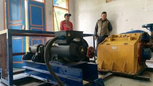 Dicuekin PLN, Warga Tangsi Jaya KBB Manfaatkan Kincir Air Untuk Pembangkit Listrik